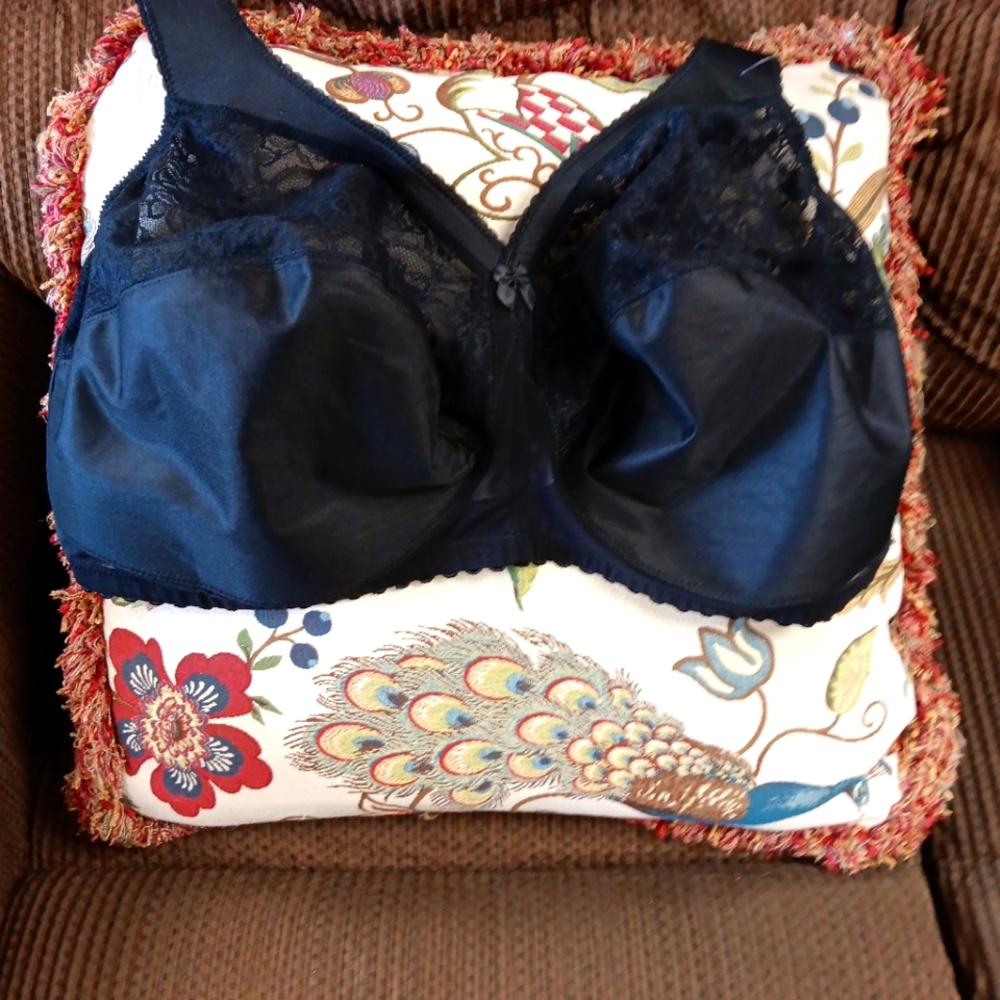 Glamorise MAGIC LIFT Bra 48H (WIRELESS) Half Lace PADDED-STRAPS Soft BLACK NEW